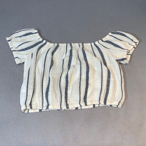 off the shoulder crop top - Picture 1 of 3